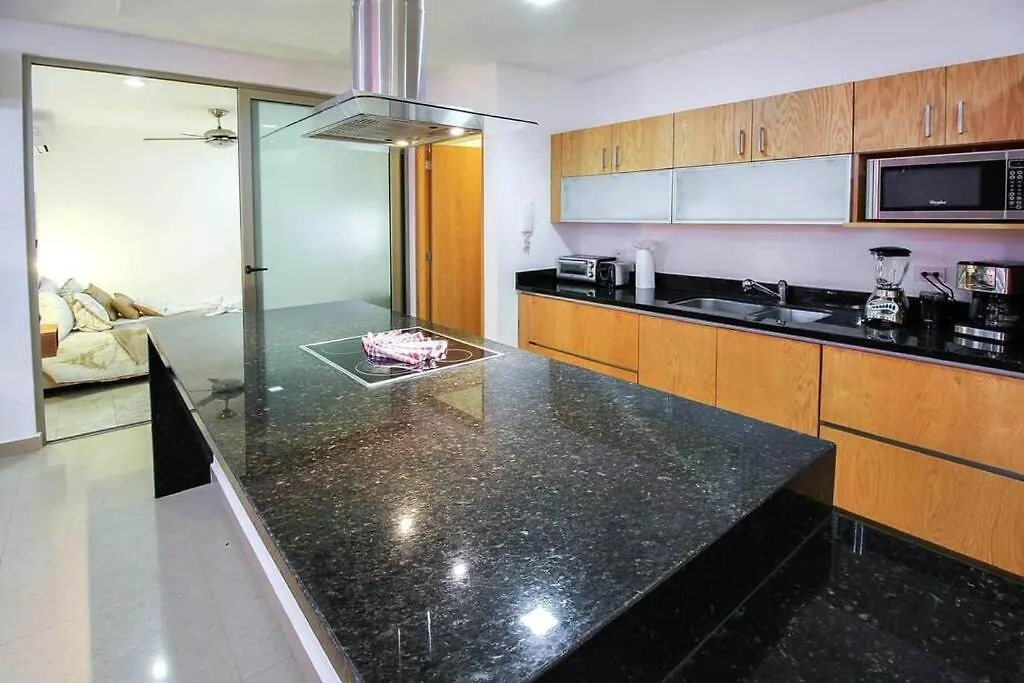 Modern 2 Bdr, 3 Minutes Walk From The Beach, Central Location! Apartment Playa del Carmen