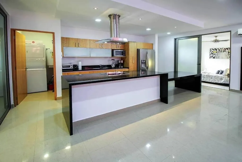 Modern 2 Bdr, 3 Minutes Walk From The Beach, Central Location! Apartment Playa del Carmen