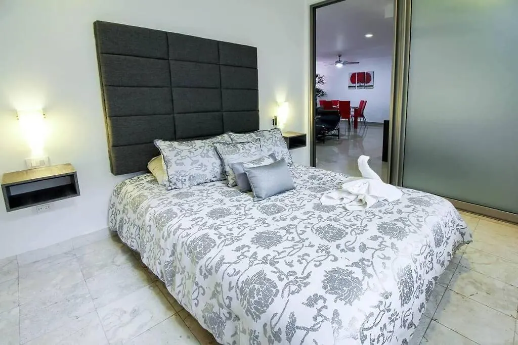 Modern 2 Bdr, 3 Minutes Walk From The Beach, Central Location! Appartement Playa del Carmen